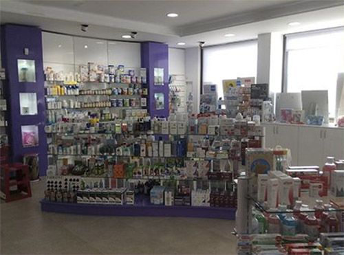 Farmacia González Álvarez productos exhibidos